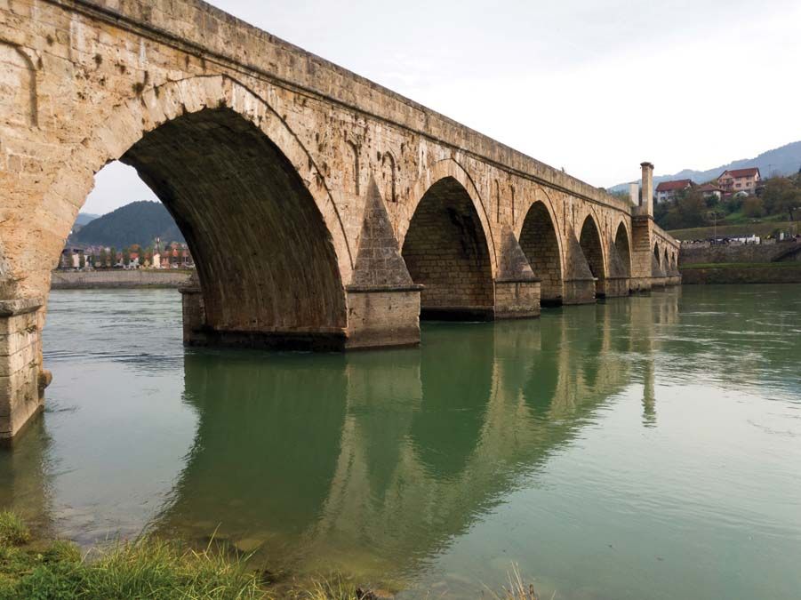 A híd a Drinán, évszázadok véres háborúinak tanúja <br> Fotó: Shutterstock