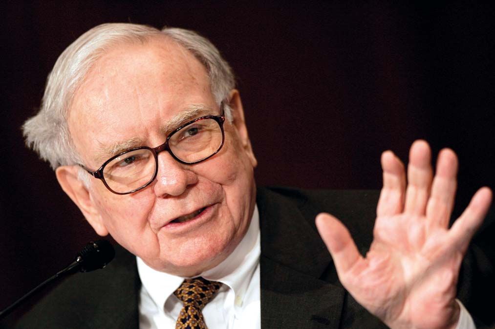 Warren Buffett amerikai befektetőmágnás, a Berkshire Hathaway befektetési társaság elnöke. Az amerikai Forbes magazin 2008. március 5-én nyilvánosságra hozott listája szerint Warren Buffett néhány milliárd dolláros előnnyel átvette Bill Gatestől a világ leggazdagabb embere címet. Buffett 62 milliárd dollárra (10 617 milliárd forint) becsült vagyonával 13 év után került az élre. <br> Fotó: MTI / EPA / Matthew Cavanaugh