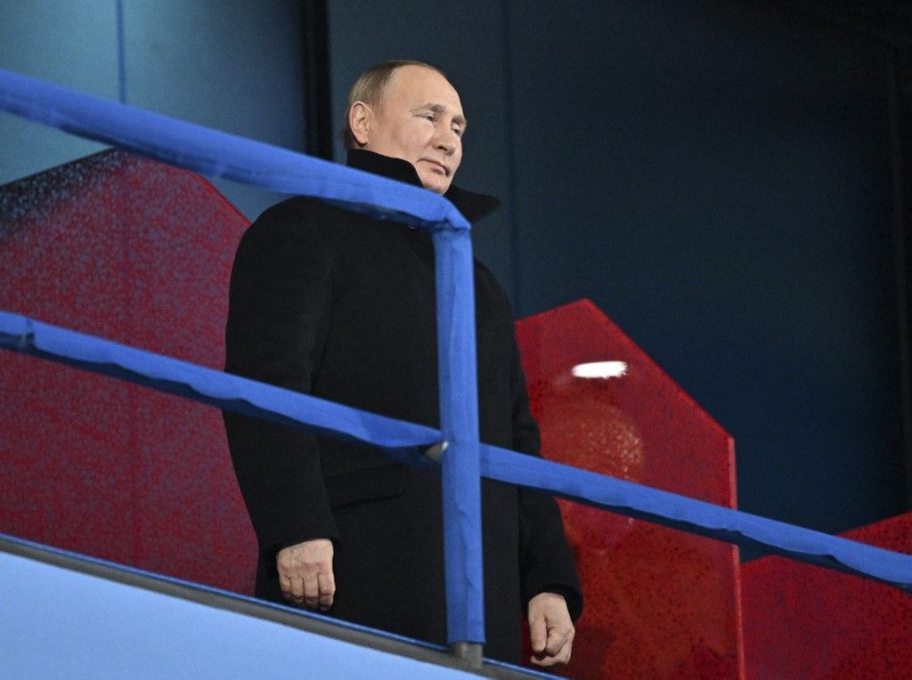 Vlagyimir Vlagyimirovics Putyin, akin a világbéke ezekben a hetekben legnagyobbrészt múlik, a pekingi Madárfészek stadionban a téli olimpia megnyitóünnepségén. <br> Fotó: Anthony Wallace / AFP