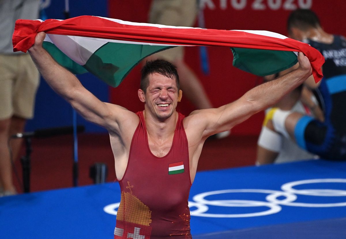 Lőrincz Tamás, miután győzött a kirgiz Akzsol Mahmudov ellen a férfi kötöttfogású birkózók 77 kilogrammos kategóriájának döntőjében. (fotó:  MTI/Illyés Tibor)