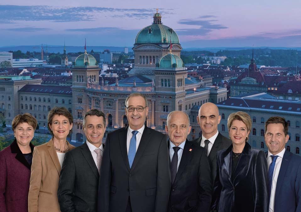 Kollektív bölcsesség: Svájc Szövetségi Tanácsa a 2021-es esztendőben, középen Guy Parmelin idei elnökkel. <br> Fotó: Wikipédia