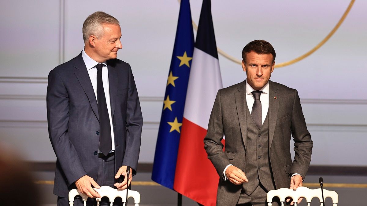 Emmanuel Macron francia elnök és Bruno Le Maire pénzügyminiszter. Pesszimista optimizmus (MTI/EPA/AP pool/Aurélien Morissard)