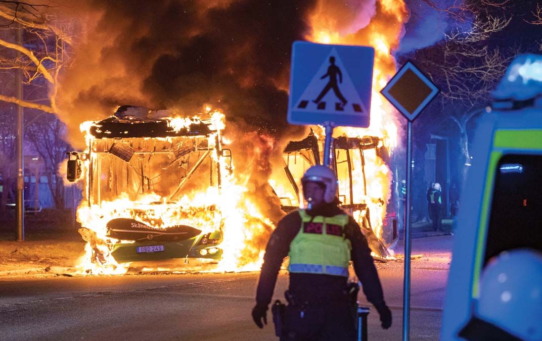 Gyújtogatás Malmőben: sokaknak elegük van az utcai erőszakhullámból <br> Fotó: AFP / TT NEWS AGENCY / JOHAN NILSSON