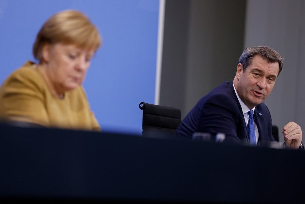 Mellettem az utódom? Angela Merkel és Markus Söder egy koronavírussal kapcsolatos sajtótájékoztatón. Fotó: Odd ANDERSEN / POOL / AFP