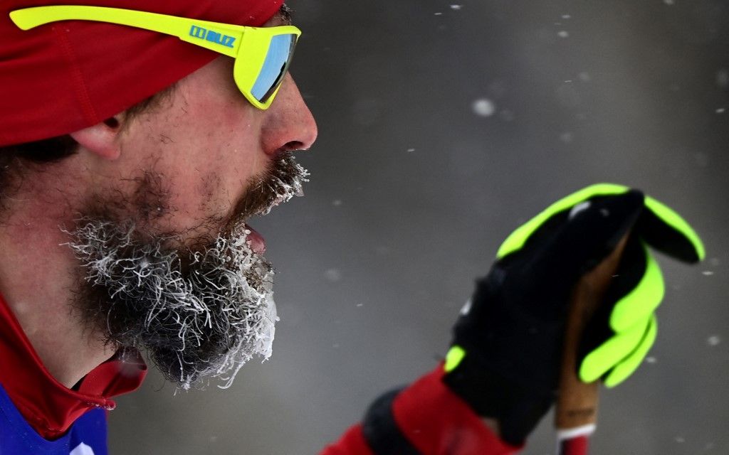 Szergej Alexandrevics Usztyugov a pekingi téli olimpia férfi váltóversenye során. <br> Fotó: Zhang Hongxaing /  Xinhua via AFP