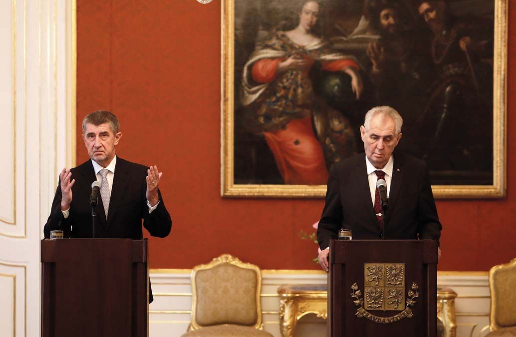 Viharok előtt: Andrej Babiš és Miloš Zeman a 2017-es kormányalakítás idején. <br> Fotó: REUTERS / David W. Cerny 