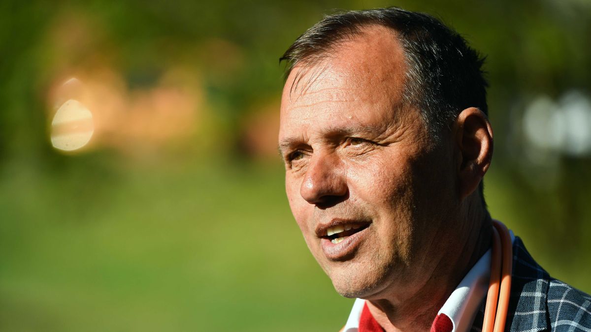 Szlávik János az omikronról: Gyorsabban terjed, de nem veszélyesebb, mint a korábbi változatok