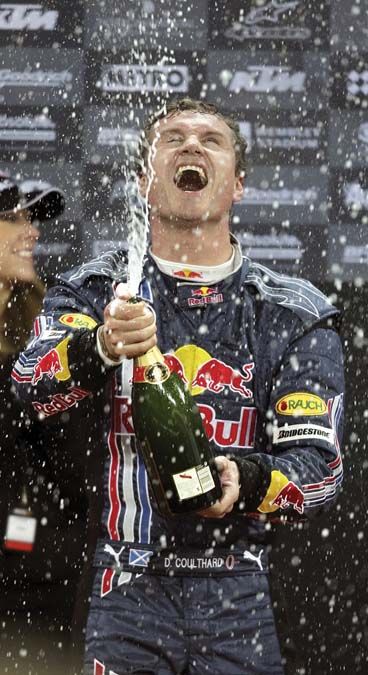 A második helyezett Coulthard a Race Of Champions versenyen a Wembley Stadionban 2008 decemberében <br> Fotó: AFP / LEON NEAL