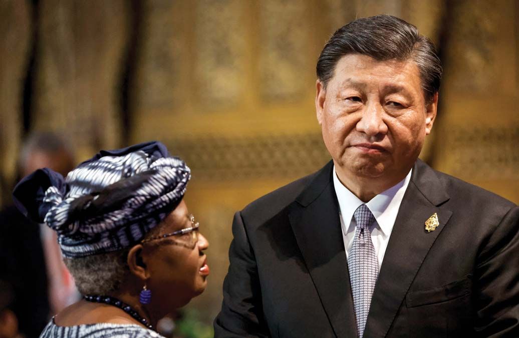 Ngozi Okonjo-Iweala, a Kereskedelmi Világszervezet vezérigazgatója és Hszi Csin-ping kínai elnök a G20 csúcstalálkozóján  Bali szigetén 2022. november 15-én <br> Fotó: MTI / EPA / Reuters pool / Willy Kurniawan 