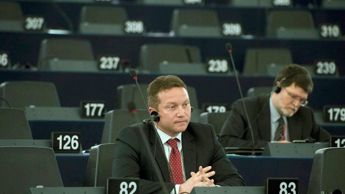 Ujhelyi István követi és értékeli a munkámat