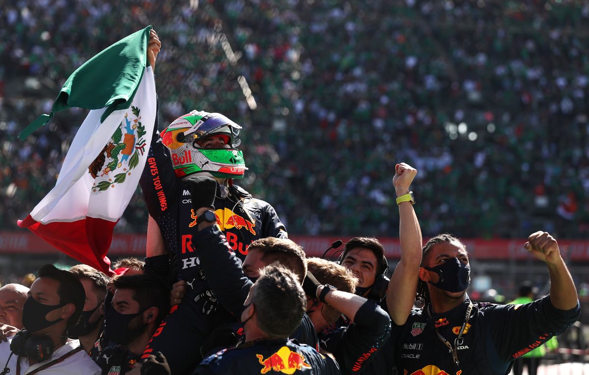 A képen: Pérez hatalmasat versenyzett, megközelítette Hamiltont. Fotó: Lars Baron/Getty Images/Red Bull Content Pool