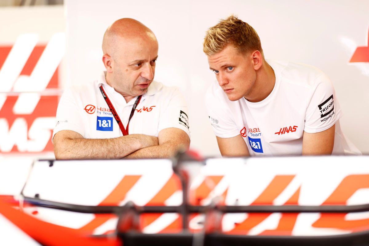 A képen balról: Mick Schumacher. Fotó: Andy Hone/LAT Images/Haas F1 Team