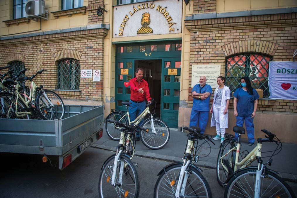  A Magyar Kerékpáros Turisztikai Szövetség ötszázötven biciklit  ajánlott fel a hazai kórházaknak.<br>Fotó: MTI / Balogh Zoltán