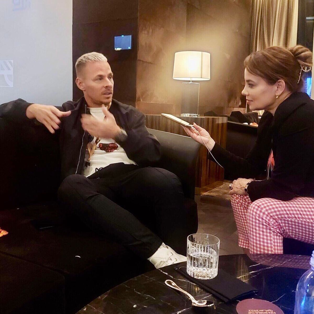 A képen: Dzsudzsák Balázs interjút ad a Mandinernek Katarban a Fairmont Hotelben, a FIFA klubban. Fotó: Mandiner