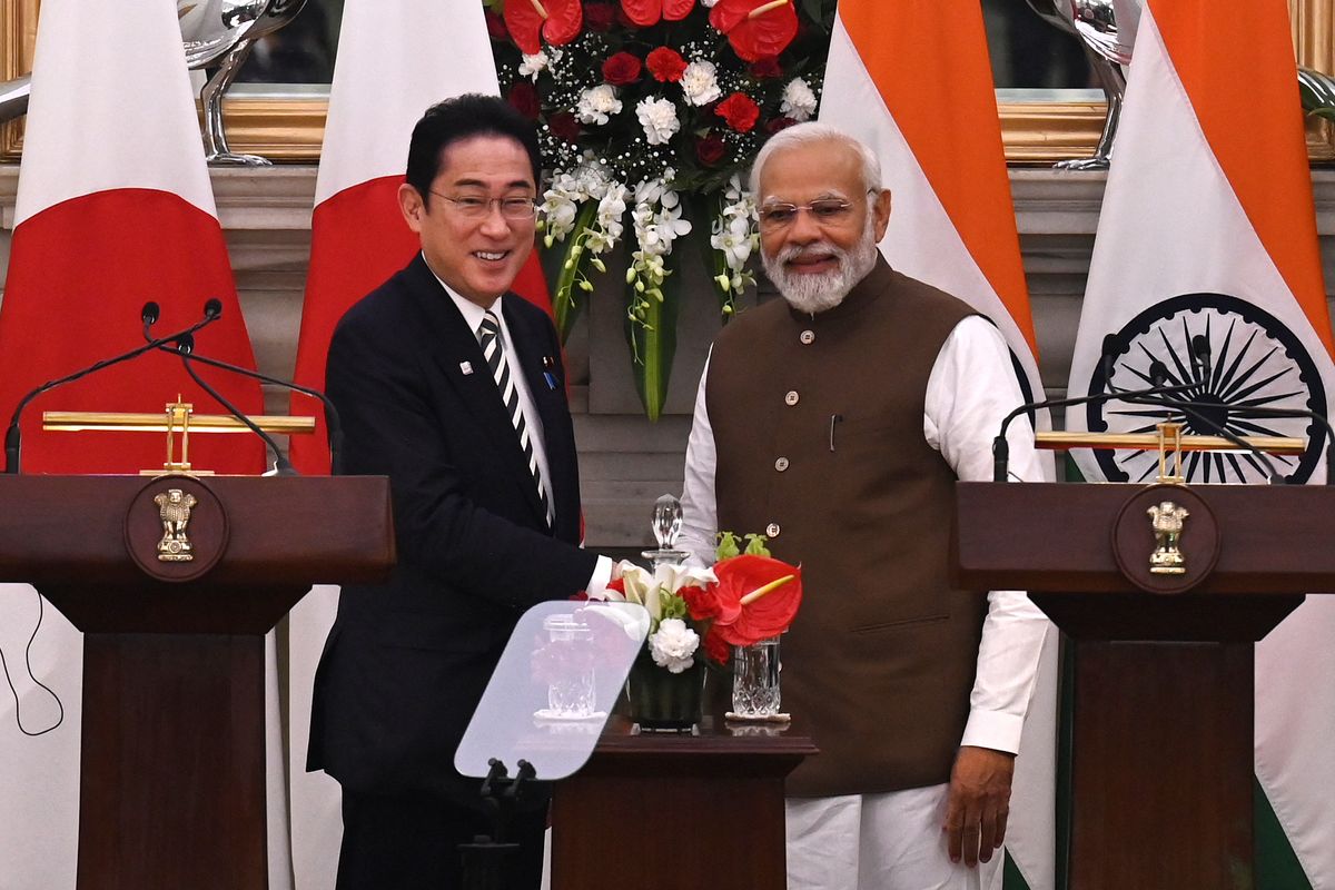 Kisida Fumio japán miniszterelnök és indiai kollégája, Narendra Modi sajtótájékoztatója Újdelhiben 2023. március 20-án    (forrás: Money SHARMA / AFP)