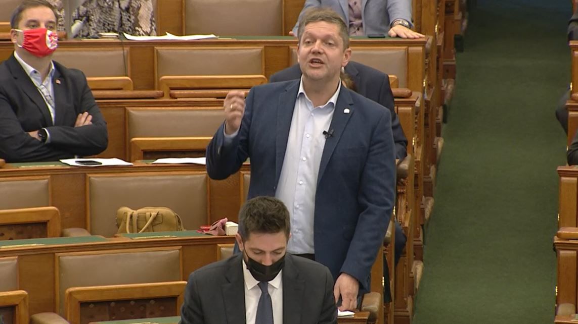 Tóth Bertalan felszólalása közben.<br>Fotó: parlament.hu