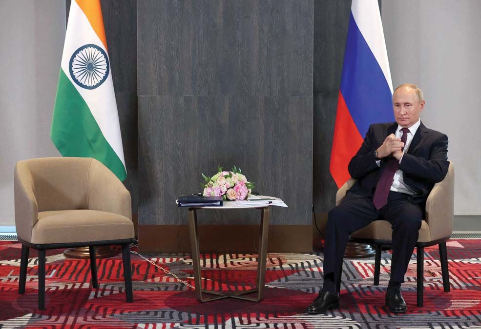 Vlagyimir Putyin várakozik az indiai miniszterelnökre a Sanghaji Együttműködési Szervezet szamarkandi csúcstalálkozóján szeptember 16-án <br> Fotó: AFP / Sergei Bobylyov / Sputnik