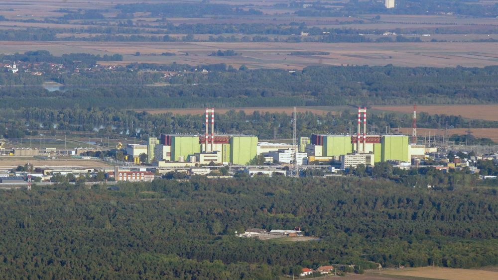 A paksi atomerőmű. Az alapkiépítéskor 1760 MW-os létesítmény napjainkban 2000 MW teljesítményű, 2014-ben Magyarország áramtermelésének 53,6%-át adta <br> Fotó: MTI / Kiss Dániel