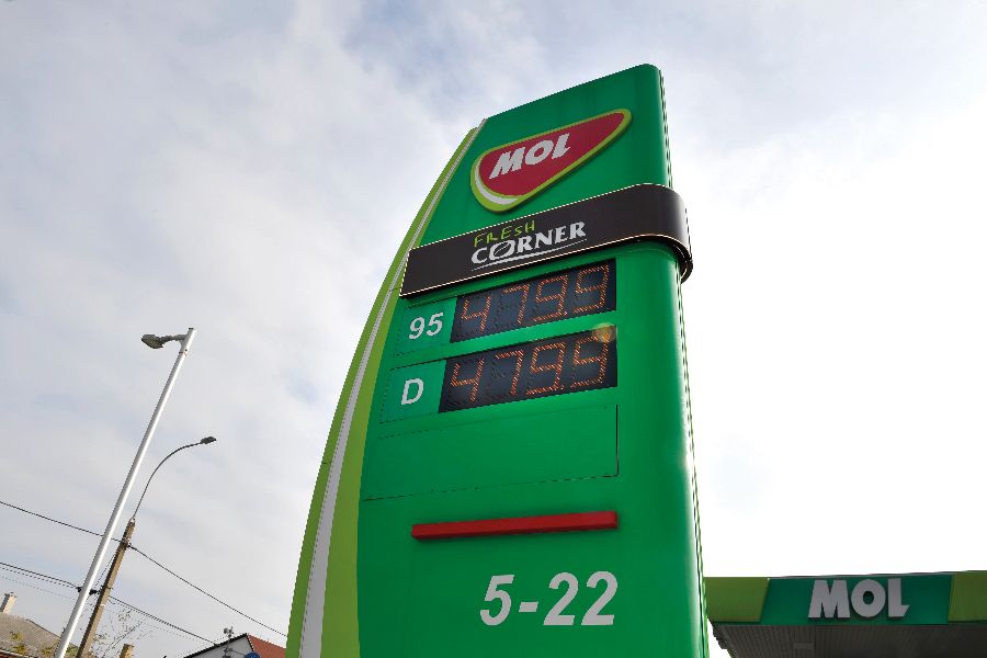 A kormány november 15-én három hónapra 480 forintban maximálta a benzin és a gázolaj literenkénti árát, a döntést ennek letelte után felülvizsgálják <br> Fotó: MTI/Koszticsák Szilárd