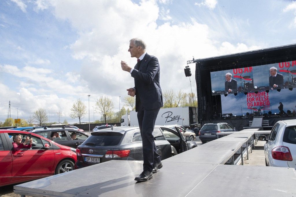 Jonas Gahr Stoere egy autós kampányrendezvényen, 2020-ban. Fotó: TERJE BENDIKSBY / NTB SCANPIX / AFP