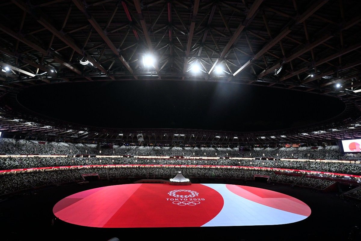 A nézők nélküli Olimpiai Stadion a koronavírus-járvány miatt 2021-re halasztott 2020-as tokiói nyári olimpia megnyitóünnepsége előtt 2021. július 23-án. <br> Fotó: MTI/Czeglédi Zsolt