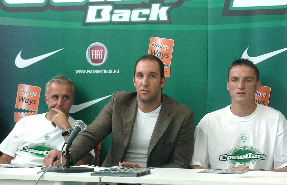 Berki Krisztián (középen) az FTC Labdarúgó Zrt. vezérigazgatójaként is dolgozott Fotó: MTI/Soós Lajos
