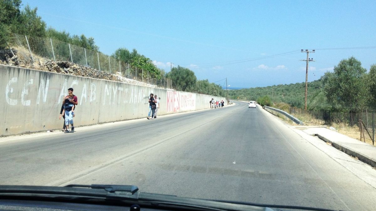 Λέσβος: ένα ελληνικό νησί πλημμυρισμένο από πρόσφυγες