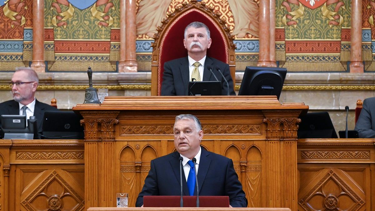 Orbán Viktor miniszterelnök beszédet mond, miután ötödik kormányának tagjai esküt tettek az Országgyűlés plenáris ülésén 2022. május 24-én. MTI/Koszticsák Szilárd