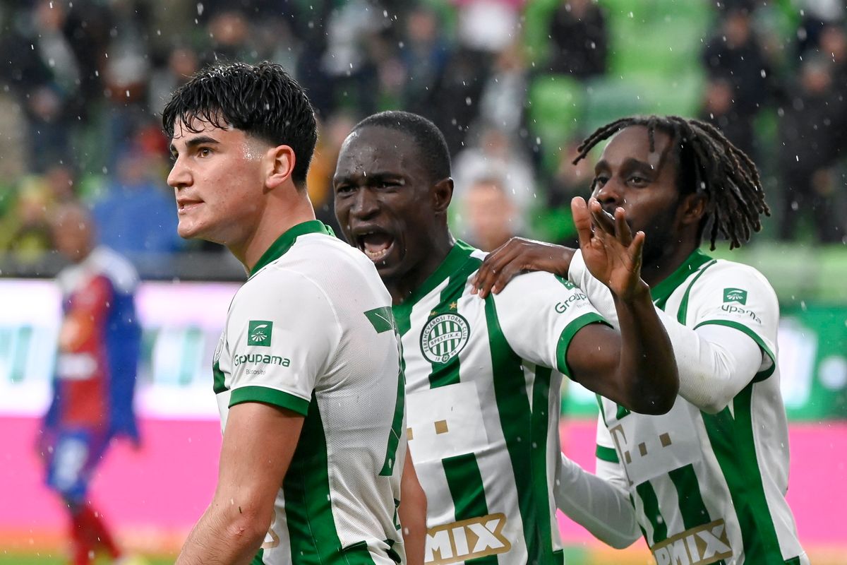 Krisztian Lisztes of Ferencvarosi TC celebrates with teammates after