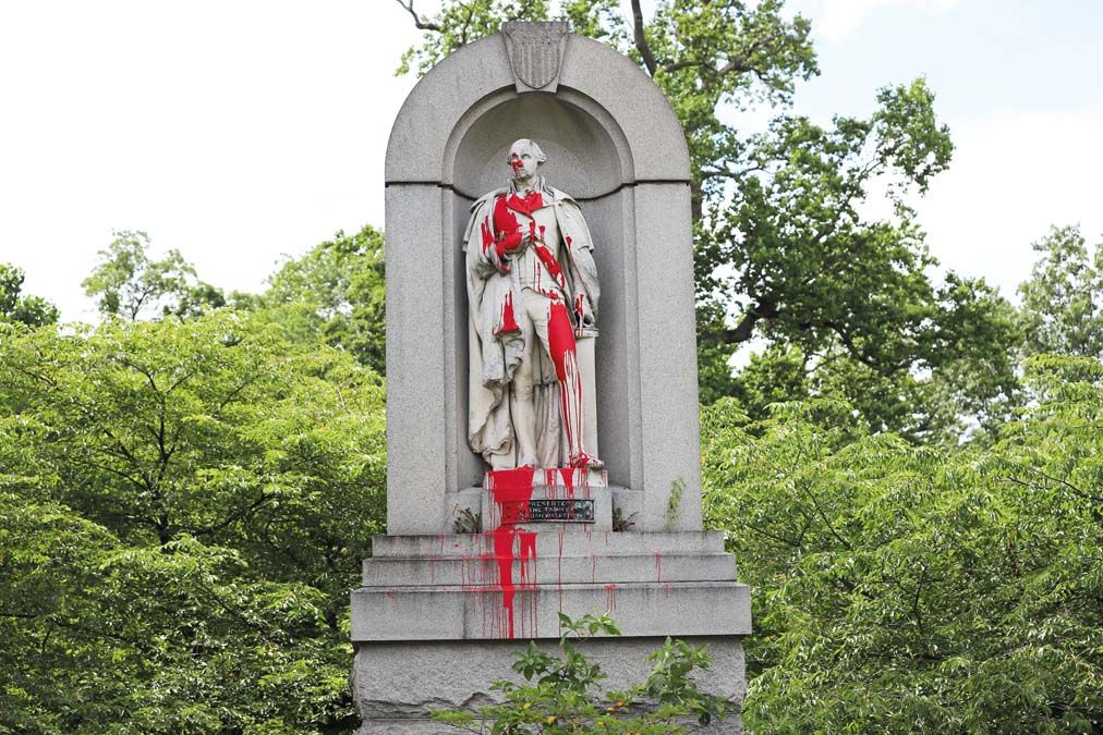 George Washington vörös festékkel leöntött szobra Baltimore-ban<br>Fotó: Shutterstock