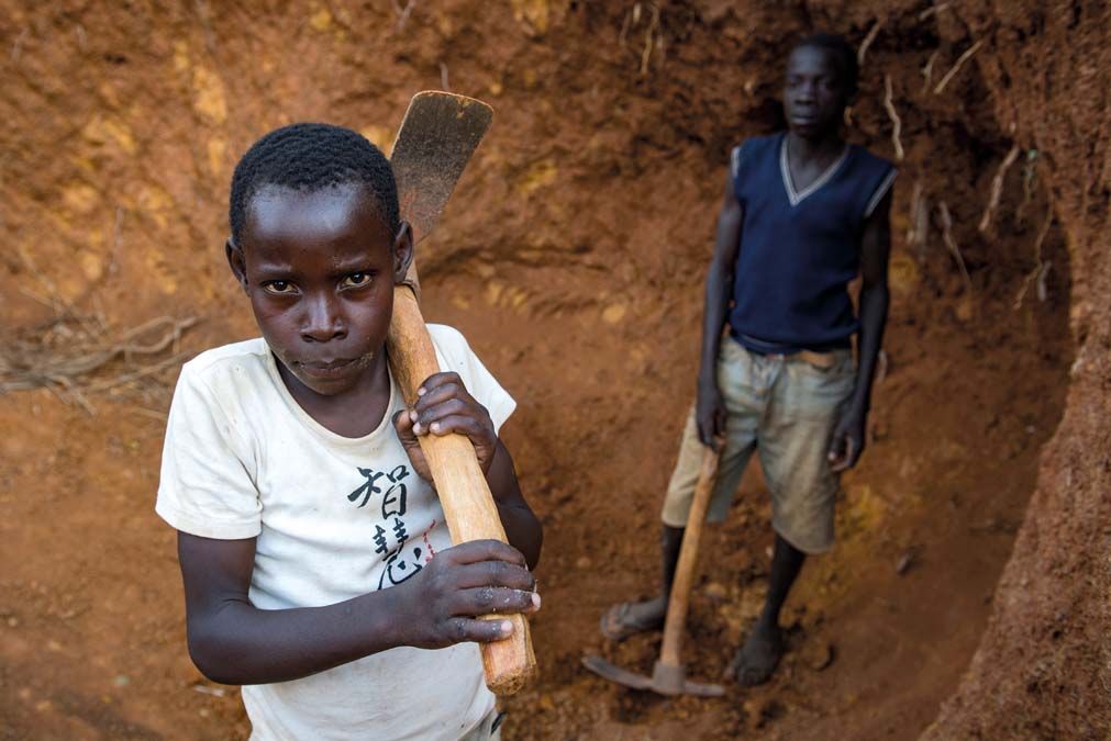 Gyerekmunkások Ugandában. <br> Fotó: Shutterstock