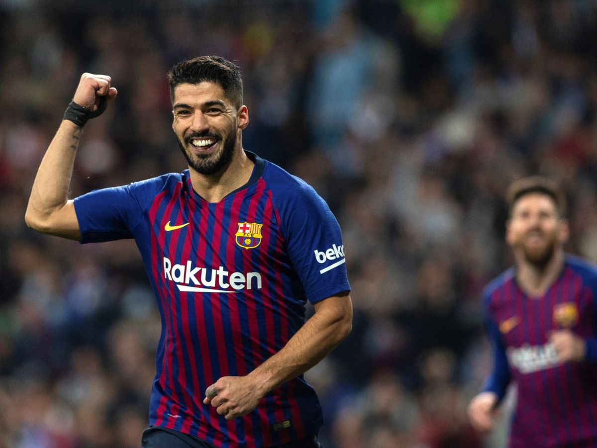 A képen: "Isten Veled, barátom!" Luis Suarez, az FC Barcelona játékosa még így tudott örülni a góljának egykori Barca színekben.  Fotó: MTI/AP-EFE/Rodrigo Jiménez