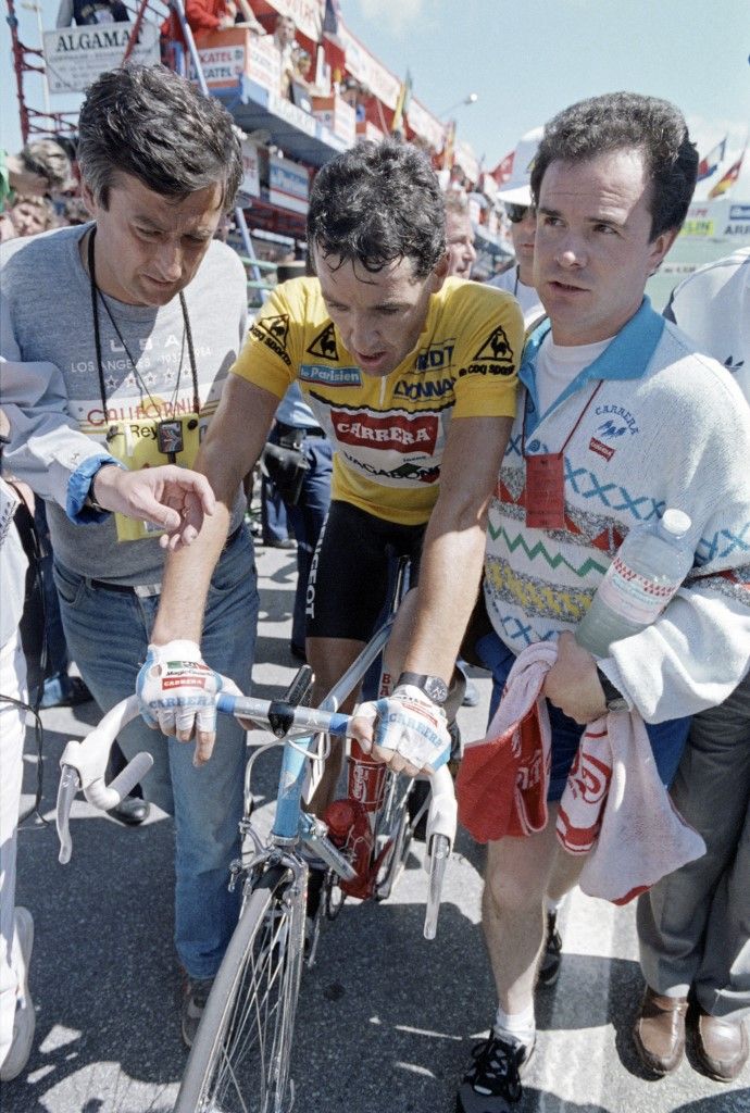 A képen: Stephen Roche az 1987-es Tour de France 20. szakasza után. Fotó: STRINGER / AFP