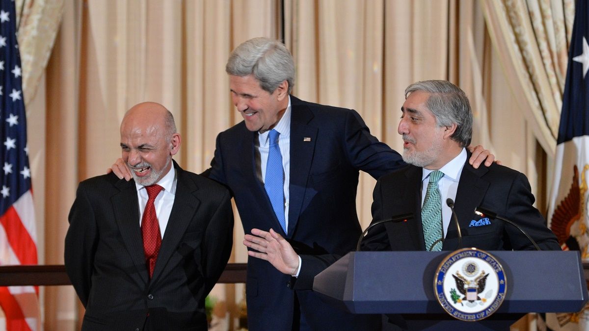 John Kerry amerikai külügyminiszter, Ashraf Ghani, Afganisztán elnöke és Abdullah Abdullah, Afganisztán vezérigazgatója. (Fotó: State Department)