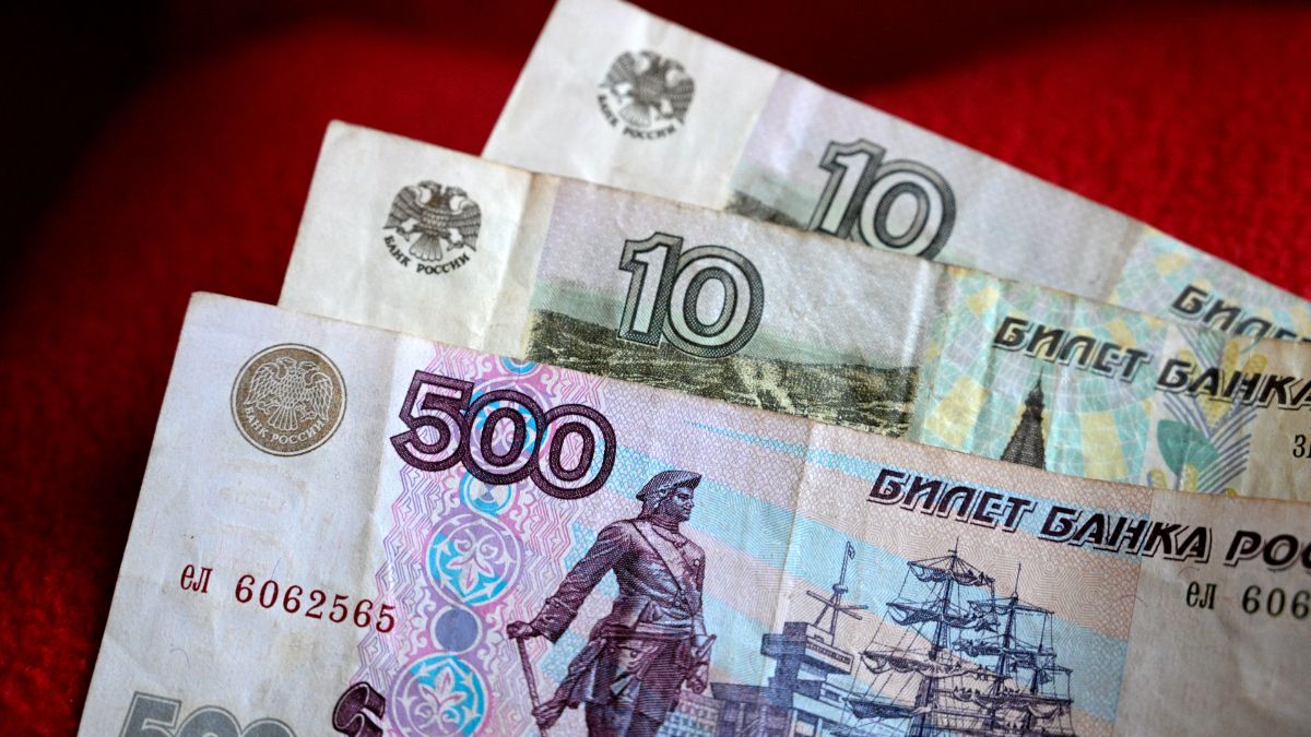 Hétéves csúcsra erősödött az orosz rubel a dollárral szemben