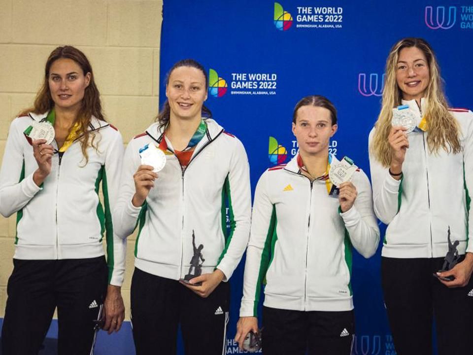 A 4x50 méteres vegyesváltóban a magyar női csapat ezüstérmet szerzett. Fotó: Freschli József