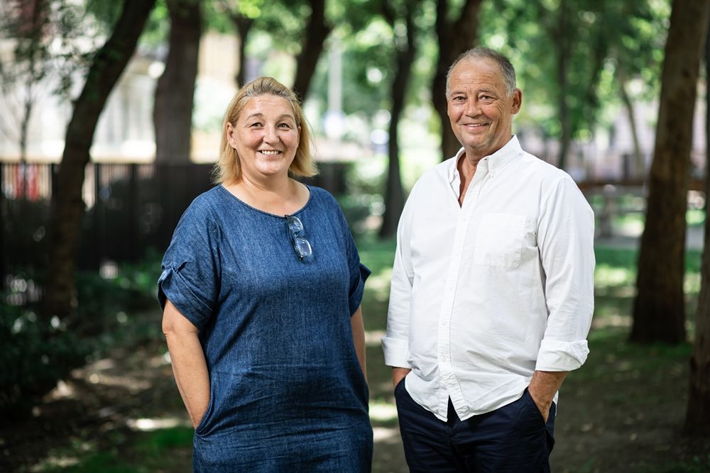 Huszti Andrea, az Igen Szolidaritás Magyarországért Mozgalom elnöke, és Szanyi Tibor, a párt miniszterelnök-jelöltje