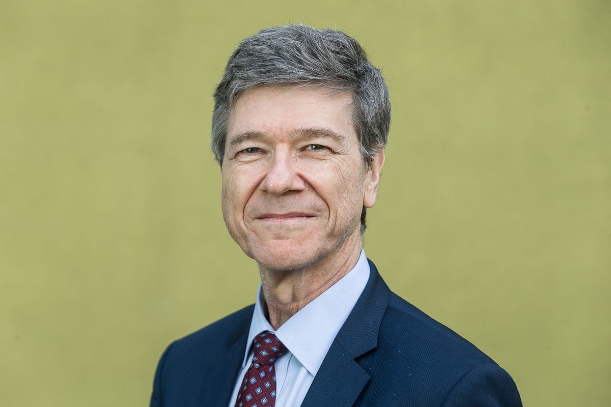 Jeffrey D. Sachs az Antwerpeni Egyetemen díszdoktori címátadásán 2018. március 29-én   (forrás: JAMES ARTHUR GEKIERE / Belga via AFP)