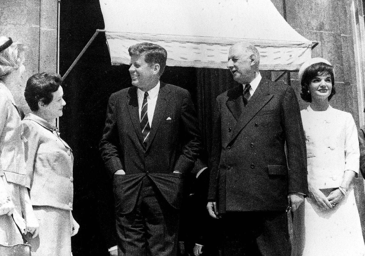 John F. Kennedy az Amerikai Egyesült Államok elnöke Franciaországba látogatott 1961. június 8-án. (MTI-Fotóbank)