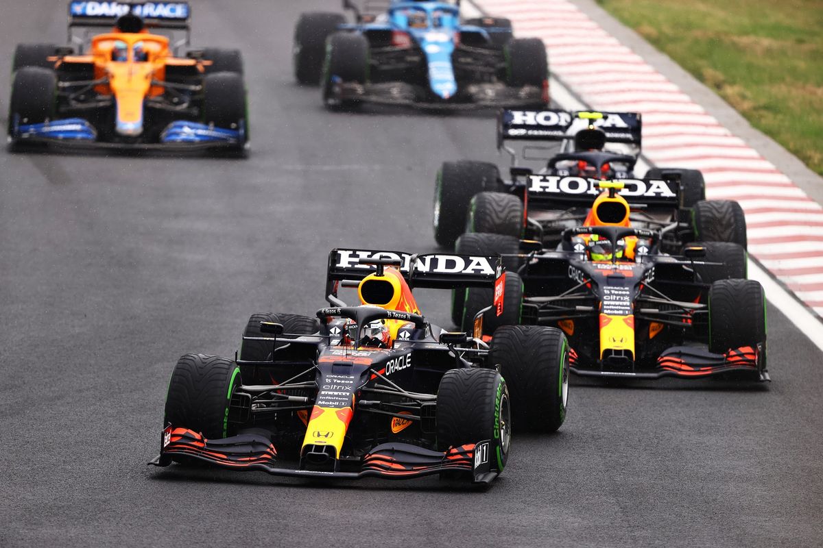 A képen: Max Vertappen, Sergio Pérez, Daniel Ricciardo - Fotó: Bryn Lennon/Getty Images/Red Bull Content Pool