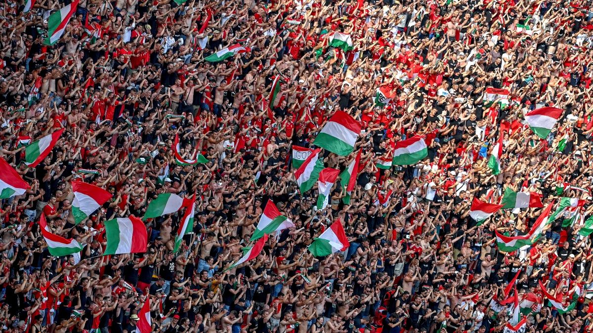Közel ötvenezer torokból szólt a Himnusz a magyar-francia mérkőzés után<br>Fotó: MTI/Szigetváry Zsolt