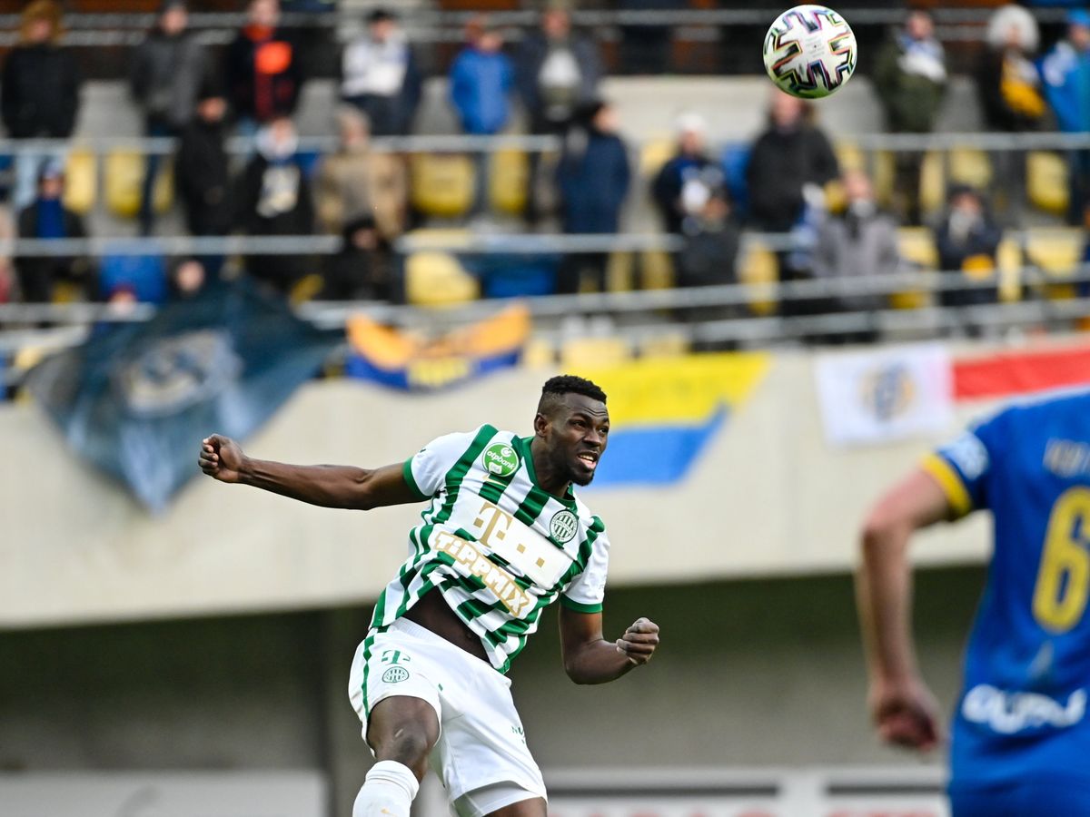 Kisebb csoda: Anderson Esiti nem csak remekül védekezett - gólt is szerzett! Fotó: MTI/Vasvári Tamás