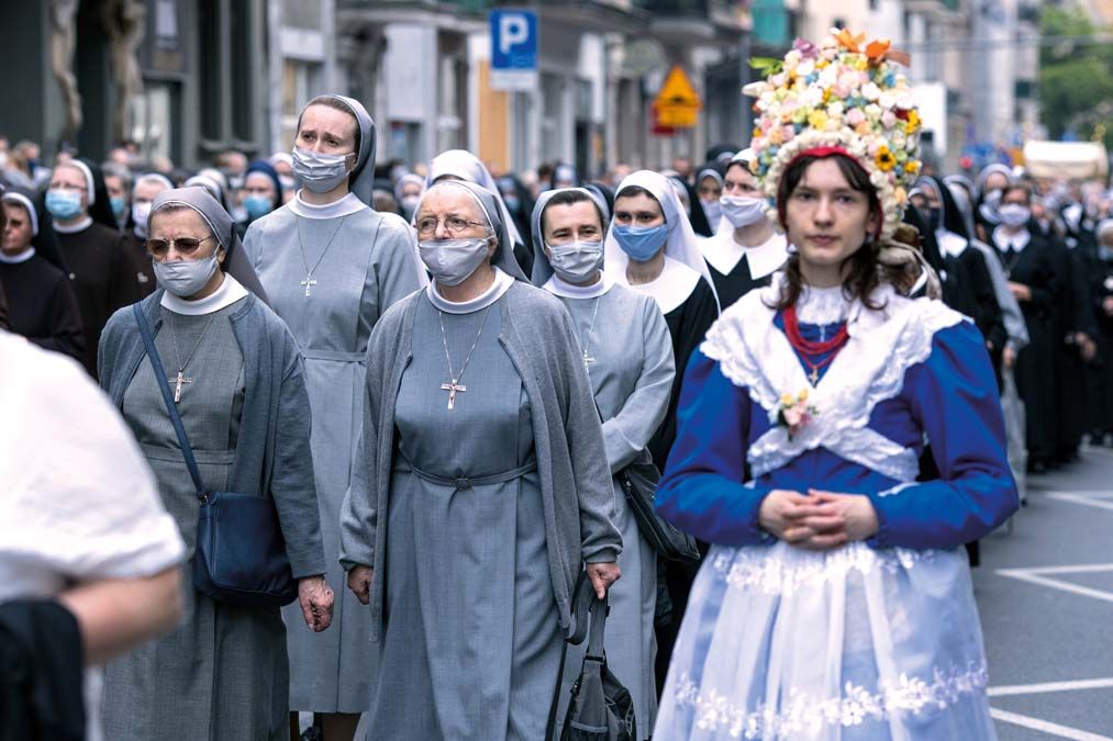 Lengyelország még mindig a vallás bástyája: körmenet Poznańban június 11-én.<br>Fotó: REUTERS / Agencja Gazeta