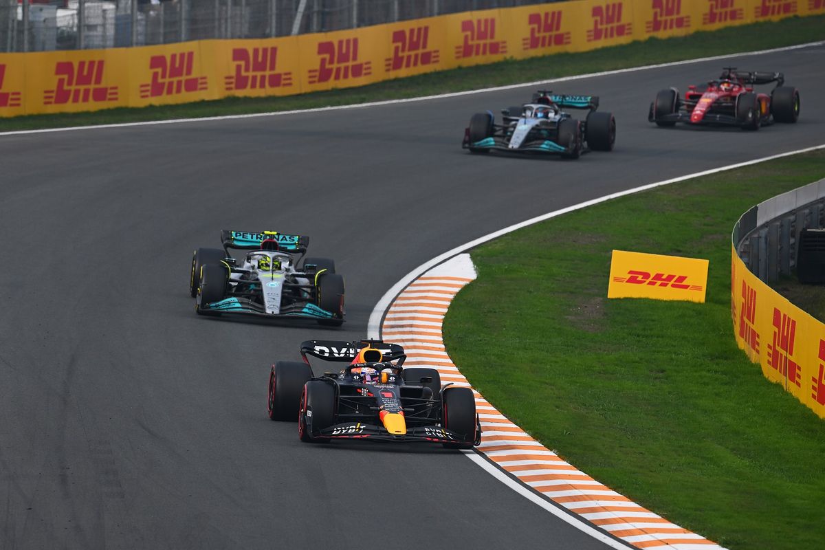 A képen: Hamilton a verseny végén már nem tudott lépést tartani az élmenőkkel (Fotó: Clive Mason/Getty Images/Red Bull Content Pool)