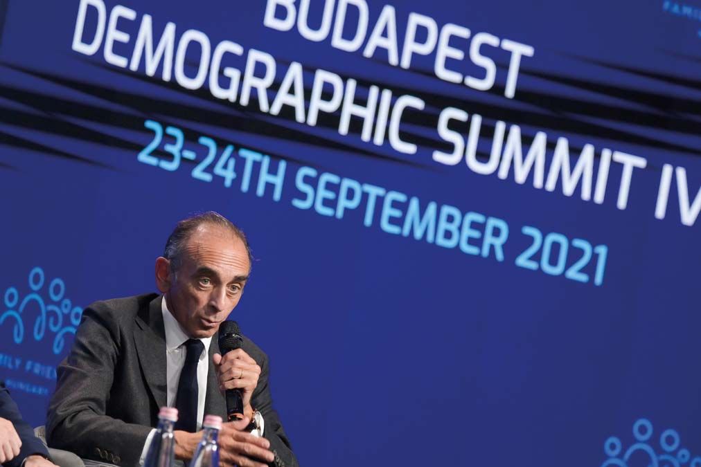 Éric Zemmour francia filozófus-esszéista a IV. Budapesti demográfiai csúcson a Várkert Bazárban 2021 szeptemberében. <br> Fotó: MTI / Koszticsák Szilárd