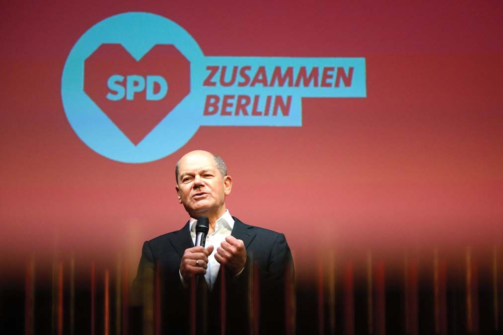 Vörös szív: a kancellár egy januári berlini szocdem kampányeseményen <br> Fotó: AFP / BERND VON JUTRCZENKA / dpa Picture-Alliance