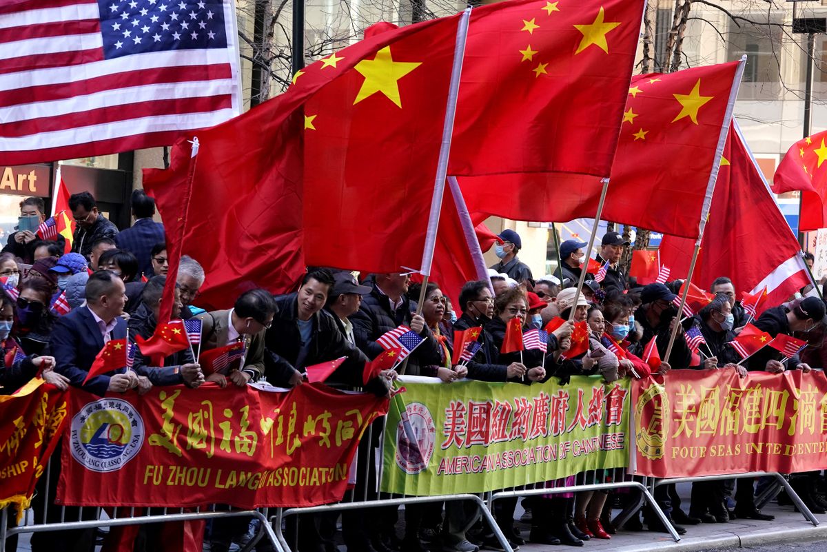 A tajvani elnököt kínai tüntetők fogadták március 29-én New Yorkban   (forrás: TIMOTHY A. CLARY / AFP)