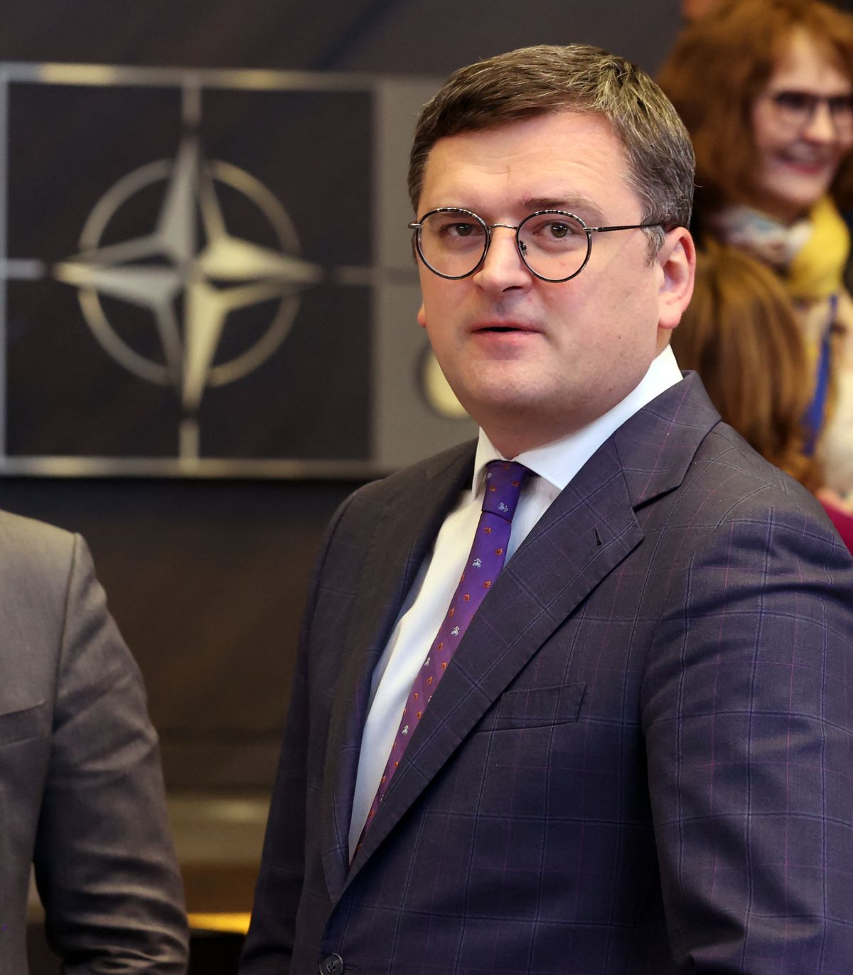 Dmitro Kuleba ukrán külügyminiszter a NATO-tagállamok külügyminiszteri ülésére érkezik Brüsszelben április 4-én   (forrás: Dursun Aydemir / ANADOLU AGENCY / Anadolu Agency via AFP)