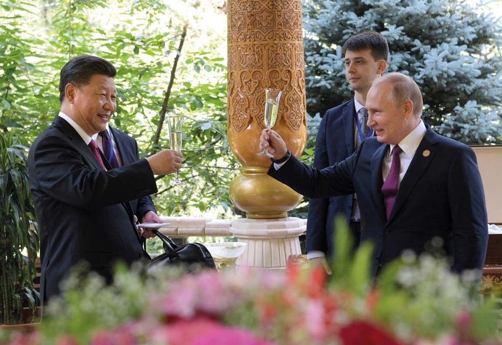 Keleti közeledés: Hszi Csin-ping kínai és Vlagyimir Putyin orosz elnök koccintása 2019-ben. <br> Fotó: Reuters / Alexei Druzhinin / Sputnik