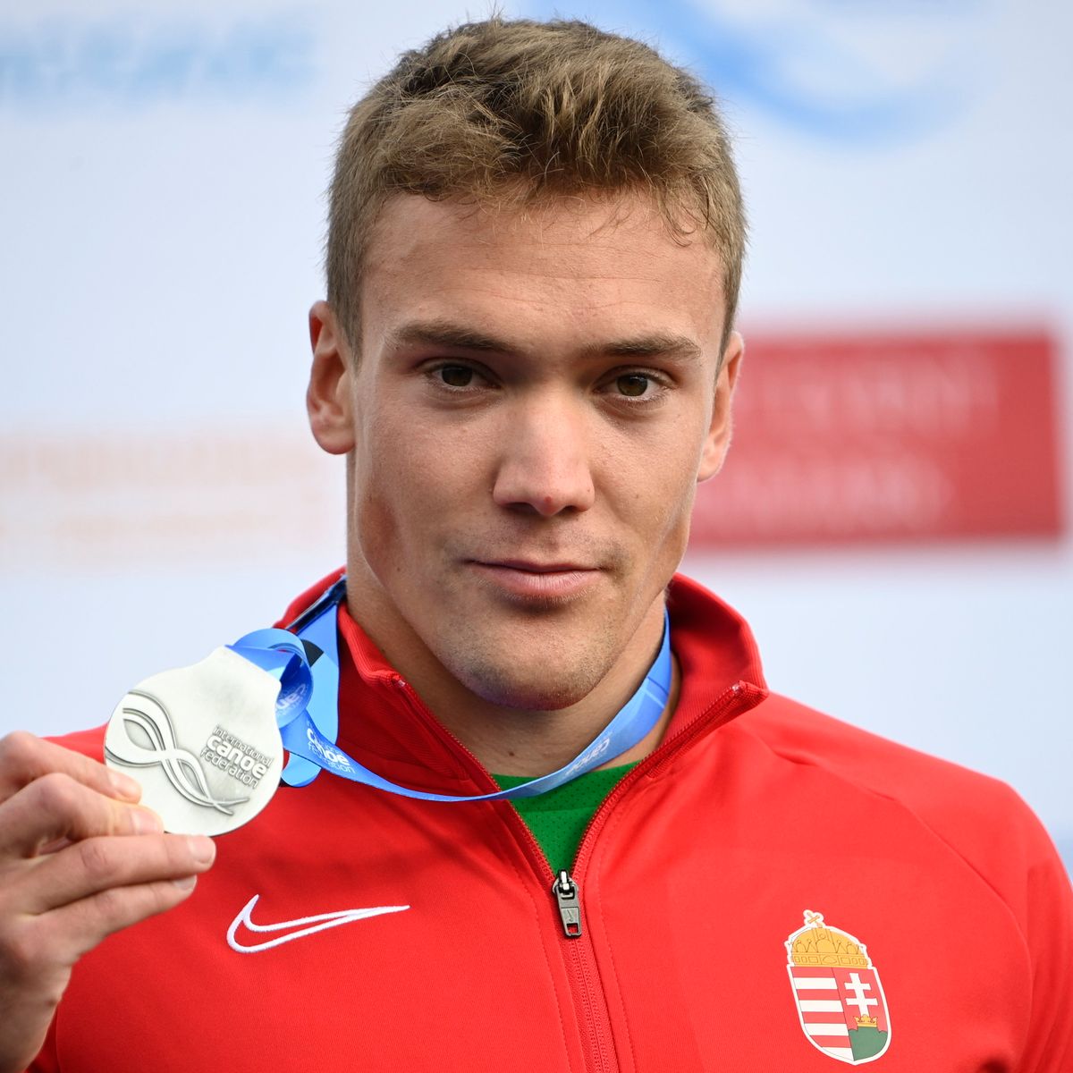 Az ezüstérmes Kopasz Bálint a kajak-kenu világbajnokság kajak egyesek 1000 méteres versenyének eredményhirdetésén a koppenhágai Bagsvaerd-tavi versenypályán 2021. szeptember 18-án. MTI/Szigetváry Zsolt